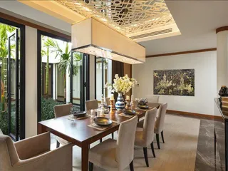 Комплекс вилл с бассейнами и джакузи прямо на пляже Банг Тао, Пхукет