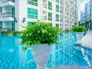 Резиденция с бассейнами, садами и круглосуточной охраной в центре Паттайи, Таиланд