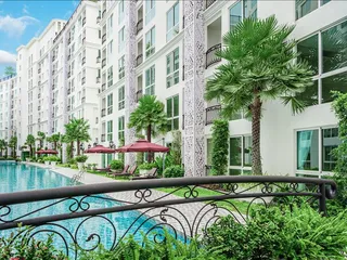 Резиденция с бассейнами, садами и круглосуточной охраной в центре Паттайи, Таиланд