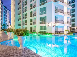 Резиденция с бассейнами, садами и круглосуточной охраной в центре Паттайи, Таиланд