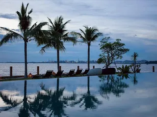 Малоэтажная резиденция на берегу моря с бассейном, Паттайя, Таиланд