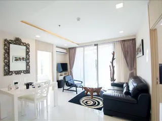 Элитная резиденция с бассейном и садом рядом с пляжем, Паттайя, Таиланд