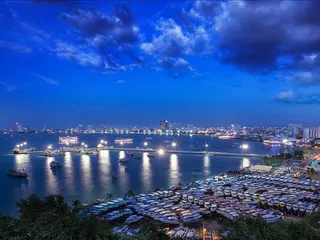 Элитная резиденция с бассейнами и рестораном в самом центре Паттайи, Таиланд