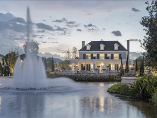 Комплекс вилл с бассейном и парком рядом с аэропортом, Бангкок, Таиланд