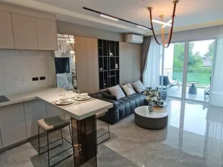 Новый жилой комплекс квартир с личными бассейнами на первой линии от пляжа в Чалонге, Пхукет, Таиланд