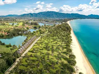 Закрытый комплекс таунхаусов с бассейнами в 50 метрах от пляжа, Пхукет, Таиланд