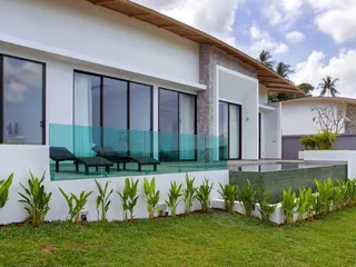 Новый жилой комплекс вилл с бассейнами и видом на море в Маенаме, Самуи, Сураттхани, Таиланд