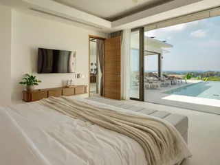 Эксклюзивный жилой комплекс вилл с бассейнами и видом на море в пешей доступности от пляжа Най Тон, Пхукет, Таиланд