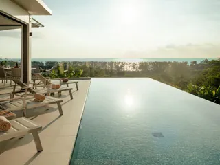 Эксклюзивный жилой комплекс вилл с бассейнами и видом на море в пешей доступности от пляжа Най Тон, Пхукет, Таиланд