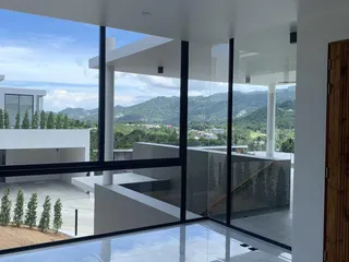 Виллы с бассейнами, террасами и садами, в окружении зелёных участков, Бопхут, Самуи, Таиланд