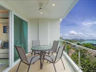 Новая резиденция с бассейнами и садами в 250 метрах от побережья, в 10 минутах ходьбы от международной школы, Пхукет, Таиланд