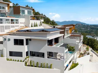 Новый комплекс вилл с бассейнами и панорамным видом на море рядом с пляжем, Самуи, Таиланд