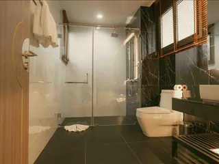 Комфортабельный комплекс вилл с бассейнами, садами и водопадами в 550 метрах от пляжа Банг Тао, Пхукет, Таиланд