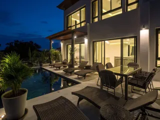 Вилла с бассейном и видом на океан в закрытой резиденции с теннисным кортом, в 4 минутах ходьбы от пляжа Чонг Мон, Самуи, Таиланд