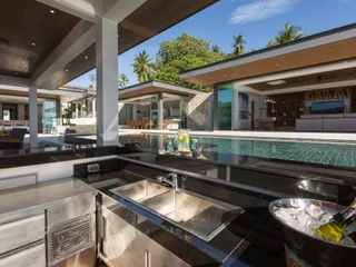 Изысканная вилла с бассейном, кинозалом, СПА на берегу океана, Самуи, Таиланд