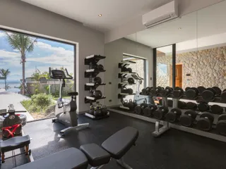 Изысканная вилла с бассейном, кинозалом, СПА на берегу океана, Самуи, Таиланд