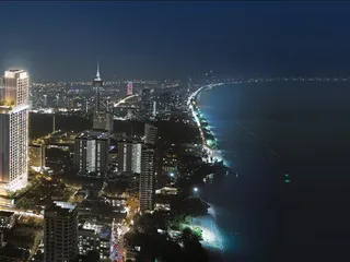 Высотная резиденция с бассейнами и панорамными видами на море в 250 метрах от пляжа, Пратамнак, Таиланд