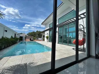 Новый комплекс вилл с бассейнами в престижном районе, рядом с международной школой, Паттайя, Таиланд