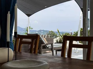 Трехэтажная меблированная вилла с бассейном и видом на море, Чавенг, Самуи, Таиланд