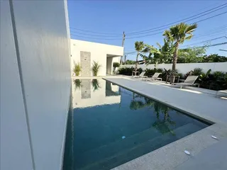 Комплекс вилл с бассейнами в спокойном районе, Пхукет, Таиланд