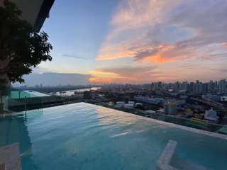 Высотный жилой комплекс с хорошей инфраструктурой в Сухумвит, Бангкок, Таиланд