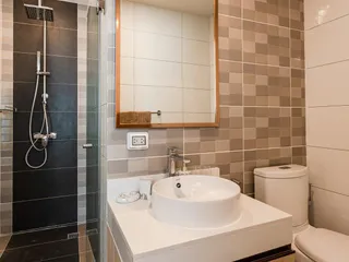 Современный жилой комплекс с широким спектром услуг недалеко от пляжа Раваи, Пхукет, Таиланд