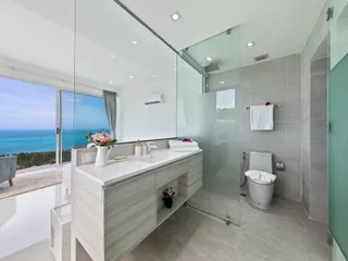 Двухэтажная меблированная вилла с панорамным видом на море недалеко от пляжа Чавенг, Самуи, Таиланд