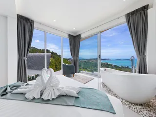 Двухэтажная меблированная вилла с панорамным видом на море недалеко от пляжа Чавенг, Самуи, Таиланд