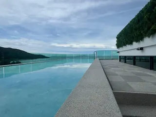 Однокомнатная квартира с видом на море в новом жилом комплексе премиум-класса с бассейном и садом в 100 метрах от пляжа, Паттайя, Таиланд