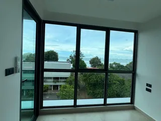 Однокомнатная квартира с видом на море в новом жилом комплексе премиум-класса с бассейном и садом в 100 метрах от пляжа, Паттайя, Таиланд