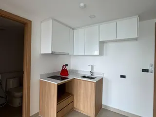 Однокомнатная квартира с видом на море в новом жилом комплексе премиум-класса с бассейном и садом в 100 метрах от пляжа, Паттайя, Таиланд