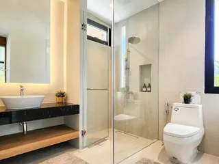 Комплекс вилл с бассейнами, рестораном и теннисным кортом, Паттайя, Таиланд