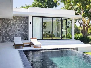 Комплекс вилл с бассейнами, рестораном и теннисным кортом, Паттайя, Таиланд