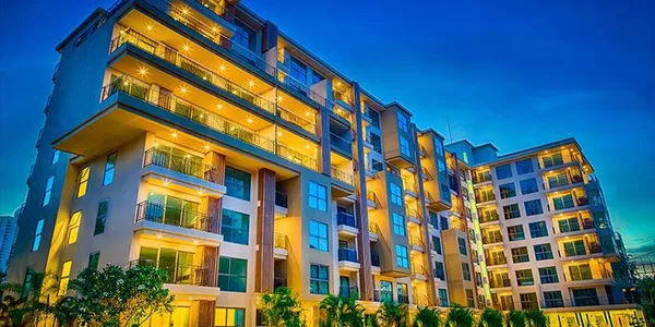 Резиденция с тремя бассейнами и террасой на крыше в центре Паттайи, Таиланд