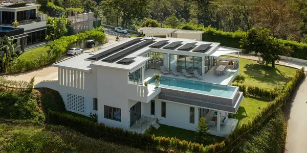 Эксклюзивный жилой комплекс вилл с бассейнами и видом на море в пешей доступности от пляжа Най Тон, Пхукет, Таиланд