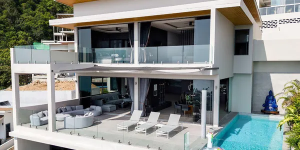 Новый комплекс вилл с бассейнами и панорамным видом на море рядом с пляжем, Самуи, Таиланд