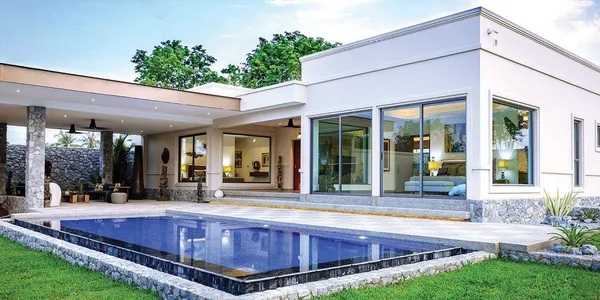 Комплекс вилл с бассейнами и садами рядом с автомагистралями и международными школами, Паттайя, Таиланд