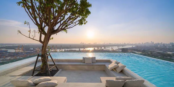 Высотный жилой комплекс с хорошей инфраструктурой в Сухумвит, Бангкок, Таиланд