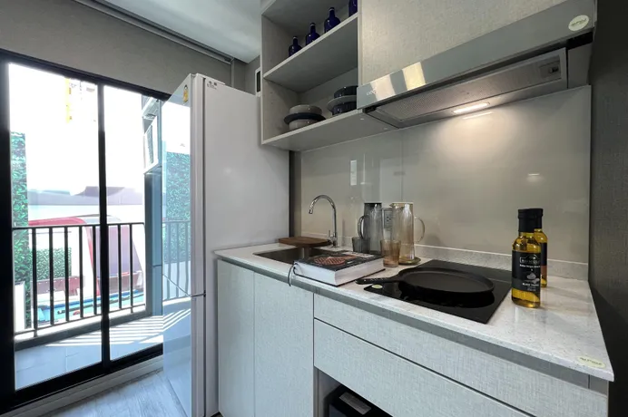 Первоклассный жилой комплекс с огромным бассейном и пышными зелёными зонами в Суан Луанге, Бангкок, Таиланд